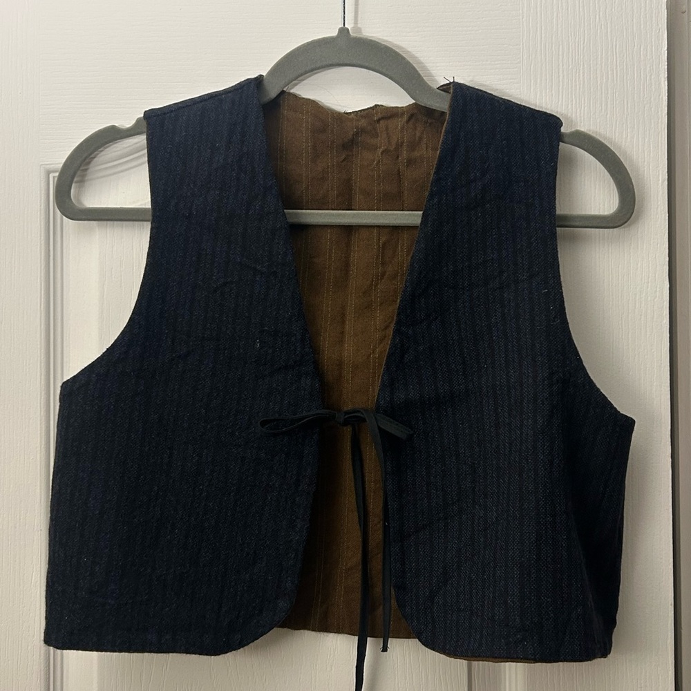 LOCAL 🇨🇦 Reversible Dark Olive Green & Navy Blue Pinstripe Wool Cropped Vest Tie